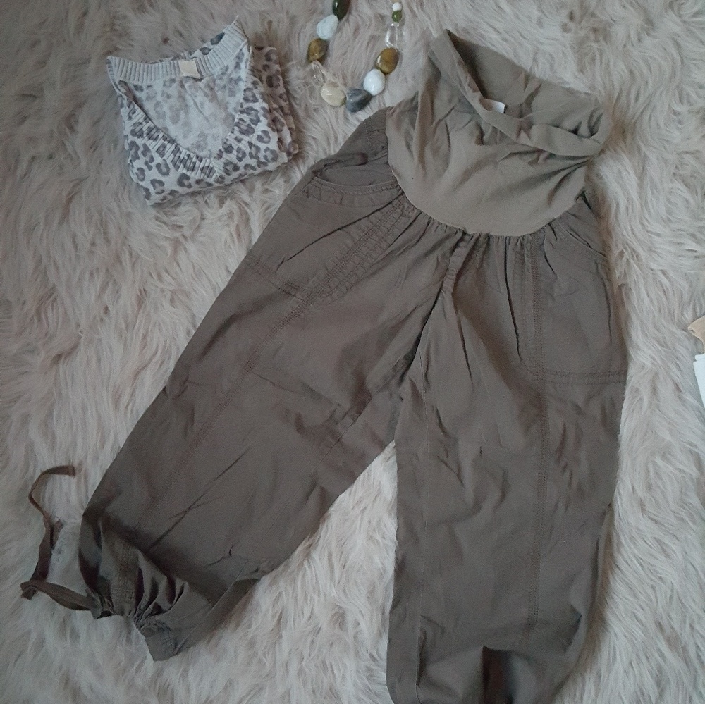 Maternity cropped pants